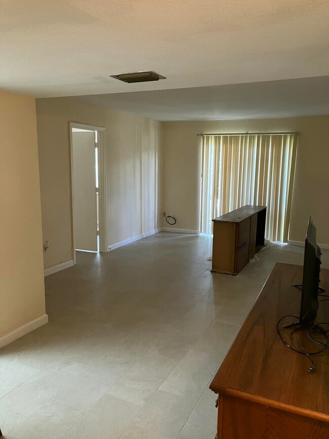 Building Photo - 950 S Kanner Hwy