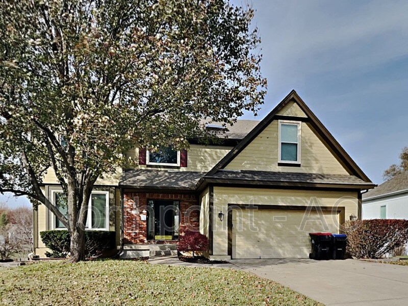 Primary Photo - 208 SE Battery Dr