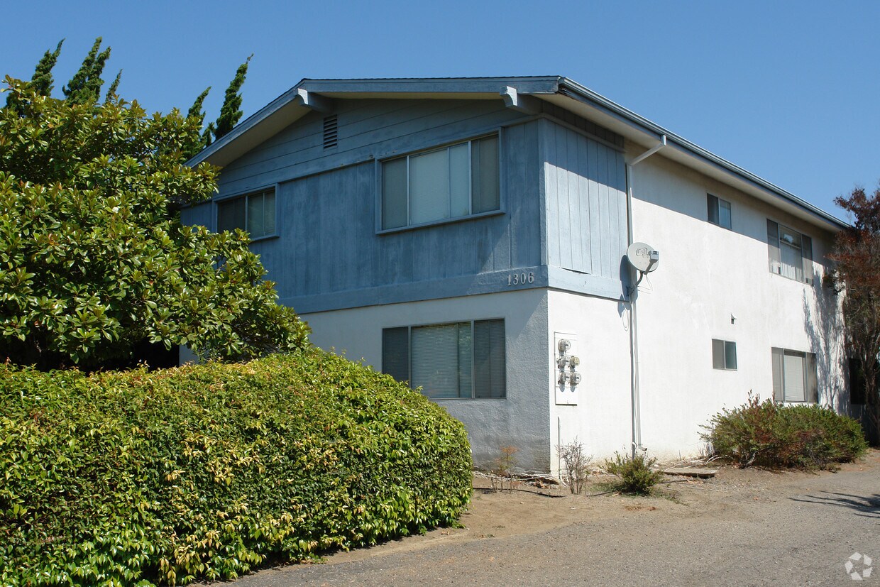 Building Photo - 1306 Galleon Way