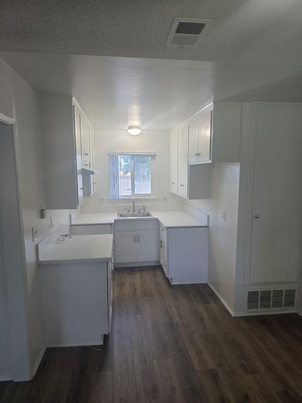 Foto del edificio - 371 N Oak St