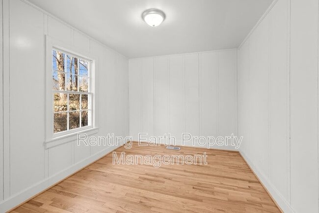 Building Photo - 1820 33rd St SW