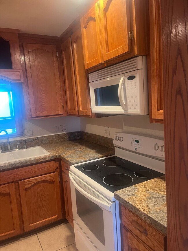 Foto del edificio - Spacious 2 bed 1 bath condo in Tracy