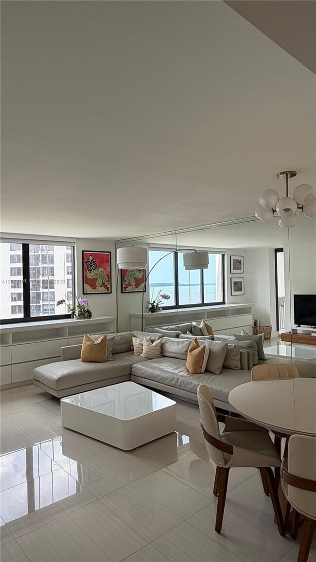 Building Photo - 540 Brickell Key Dr