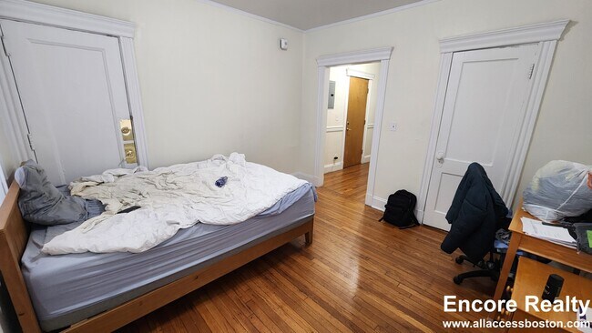 Foto del edificio - 352 Riverway