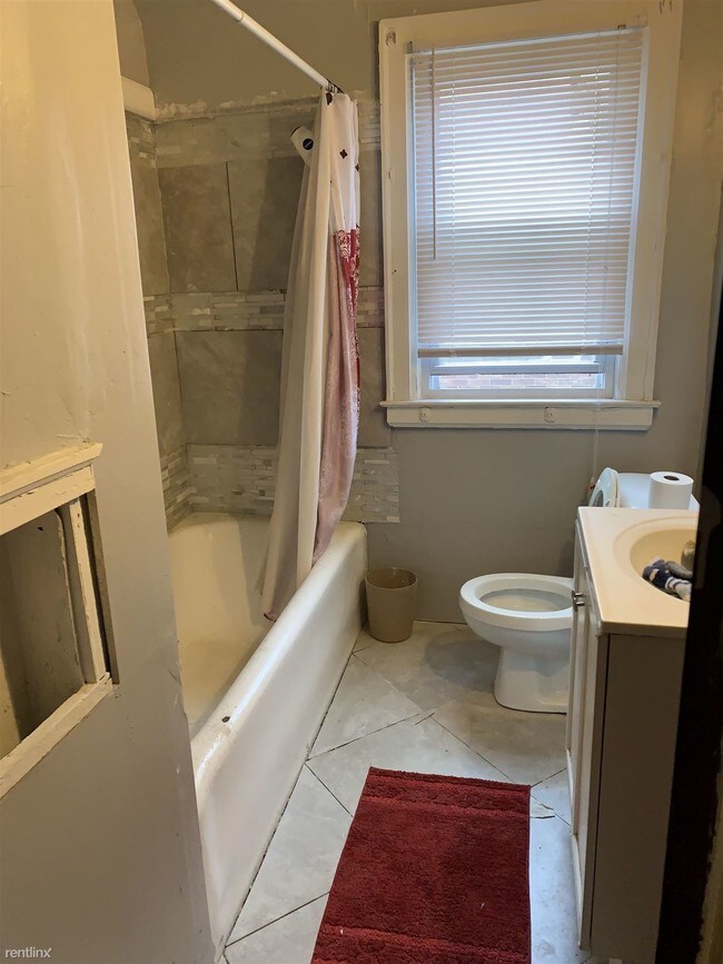 Building Photo - 2 br, 1 bath Flat - 14001 Mansfield St Fl 2