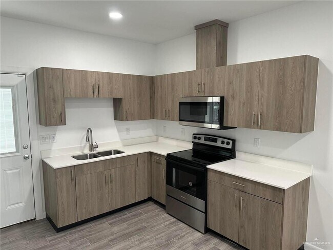 Foto del edificio - 4800 West Dr