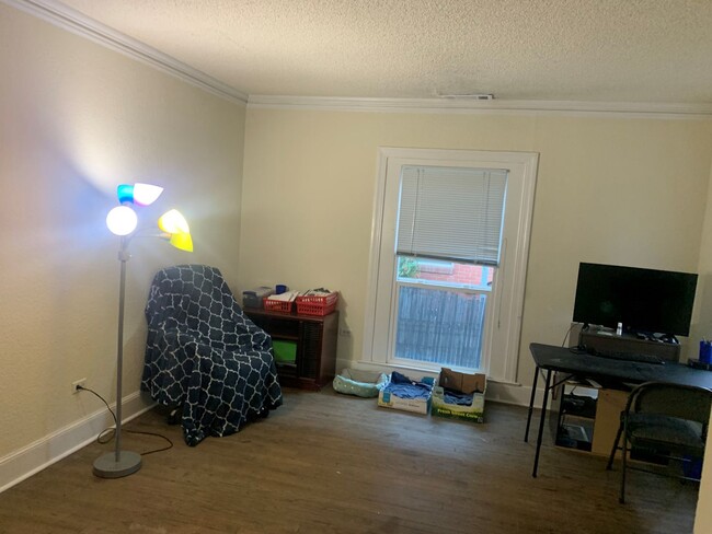 Building Photo - 4-Plex! A Great Place To Live in the Cultu...