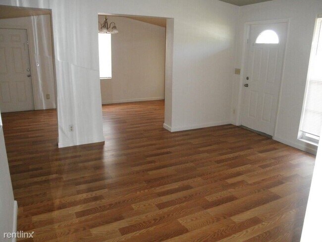 Foto del edificio - 5 br, 2 bath House - 5652 S Rue Rd