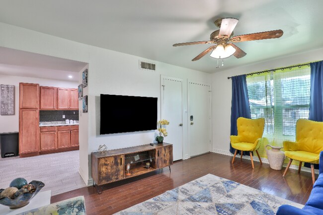 Foto del edificio - 531 W Del Campo Ave