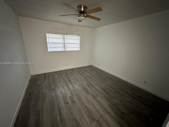 Foto del edificio - 4730 NW 10th Ct