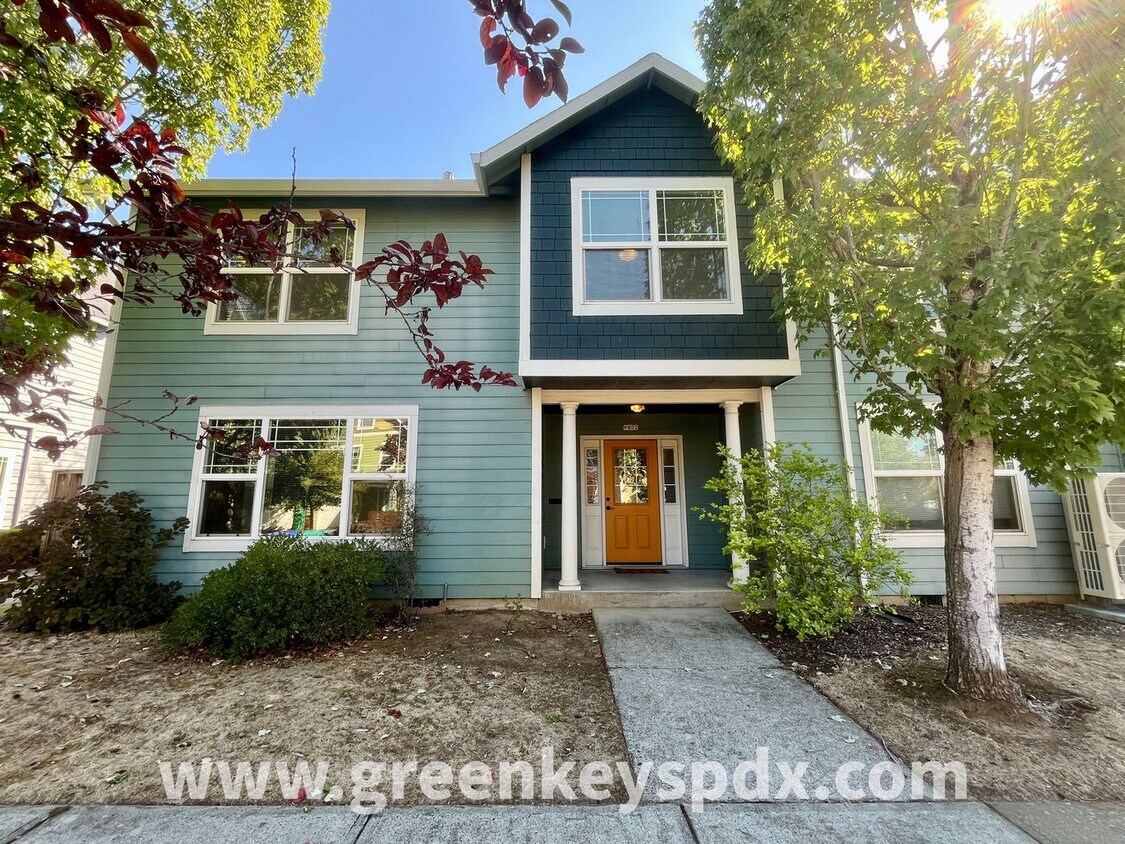 Foto principal - 3 Bedroom, 2.5 Bathroom Townhouse in N Por...