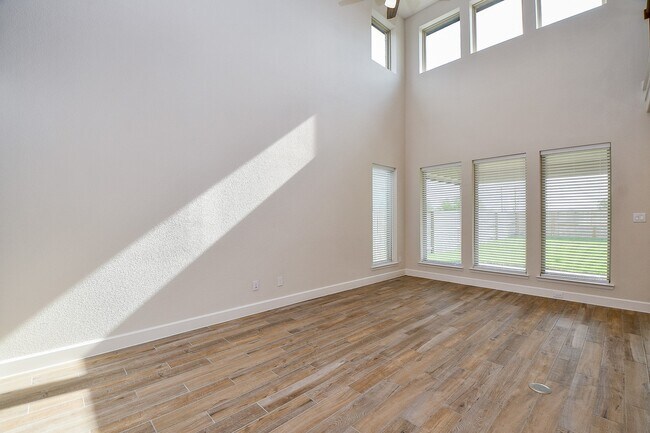 Foto del edificio - 3223 Rockrose Pl