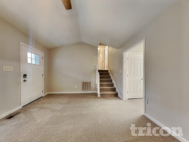 Foto del edificio - 48 Sumer Ln S