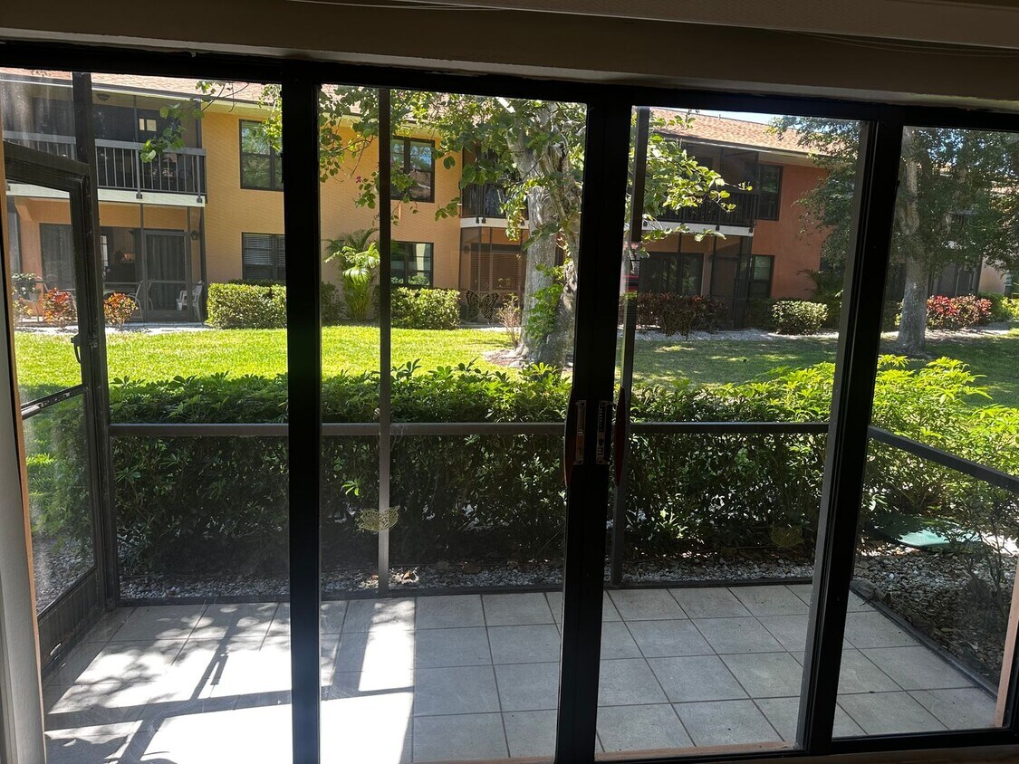 Foto principal - Sharp-Newly Remodeled Ground Floor Condo -...