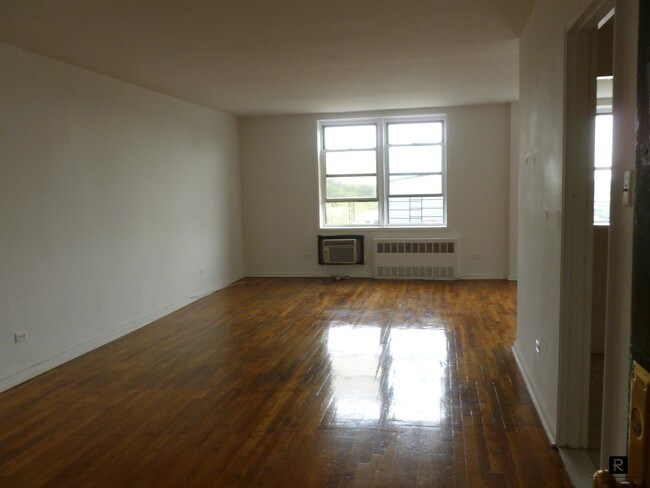 Foto del edificio - 63-11 Queens Boulevard