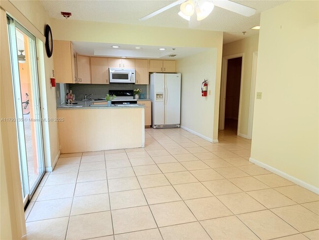 Building Photo - 10620 Sunset Strip