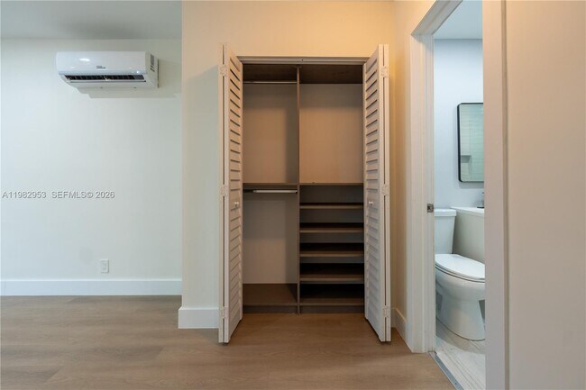 Building Photo - 1615 NE 9th St