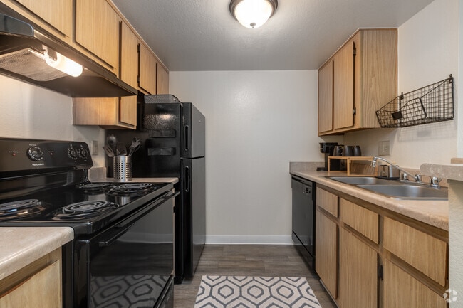 Mesquite: 1BR, 1BA - 580SF - Kitchen - The Woods Apartments at Midvale Park