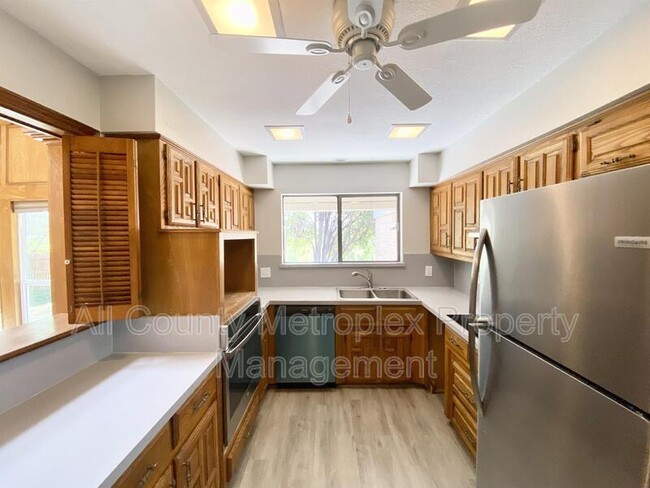 Building Photo - 2023 Springwood Pl