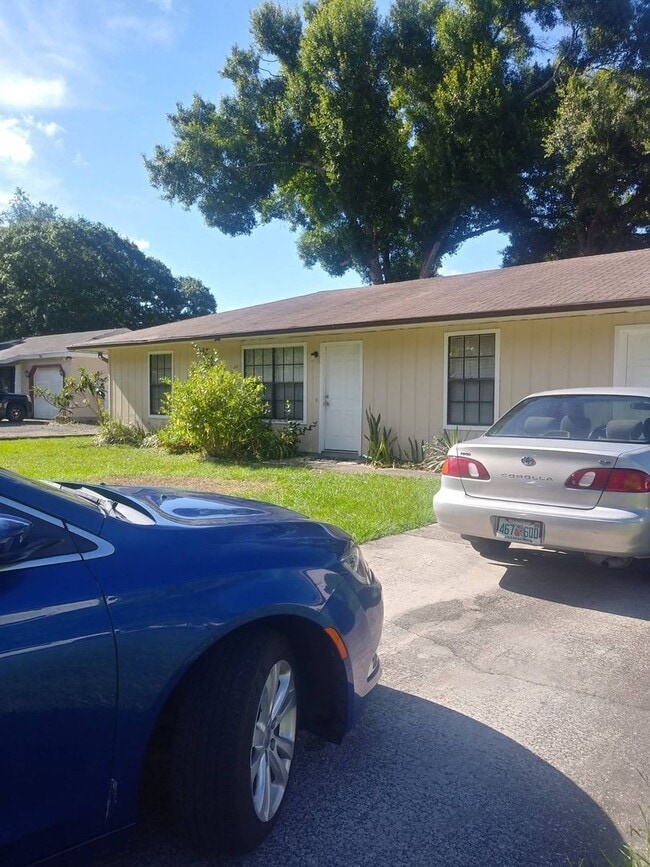 Foto del edificio - CHARMING 3 BEDROOM HOME WITH 1 CAR GARAGE