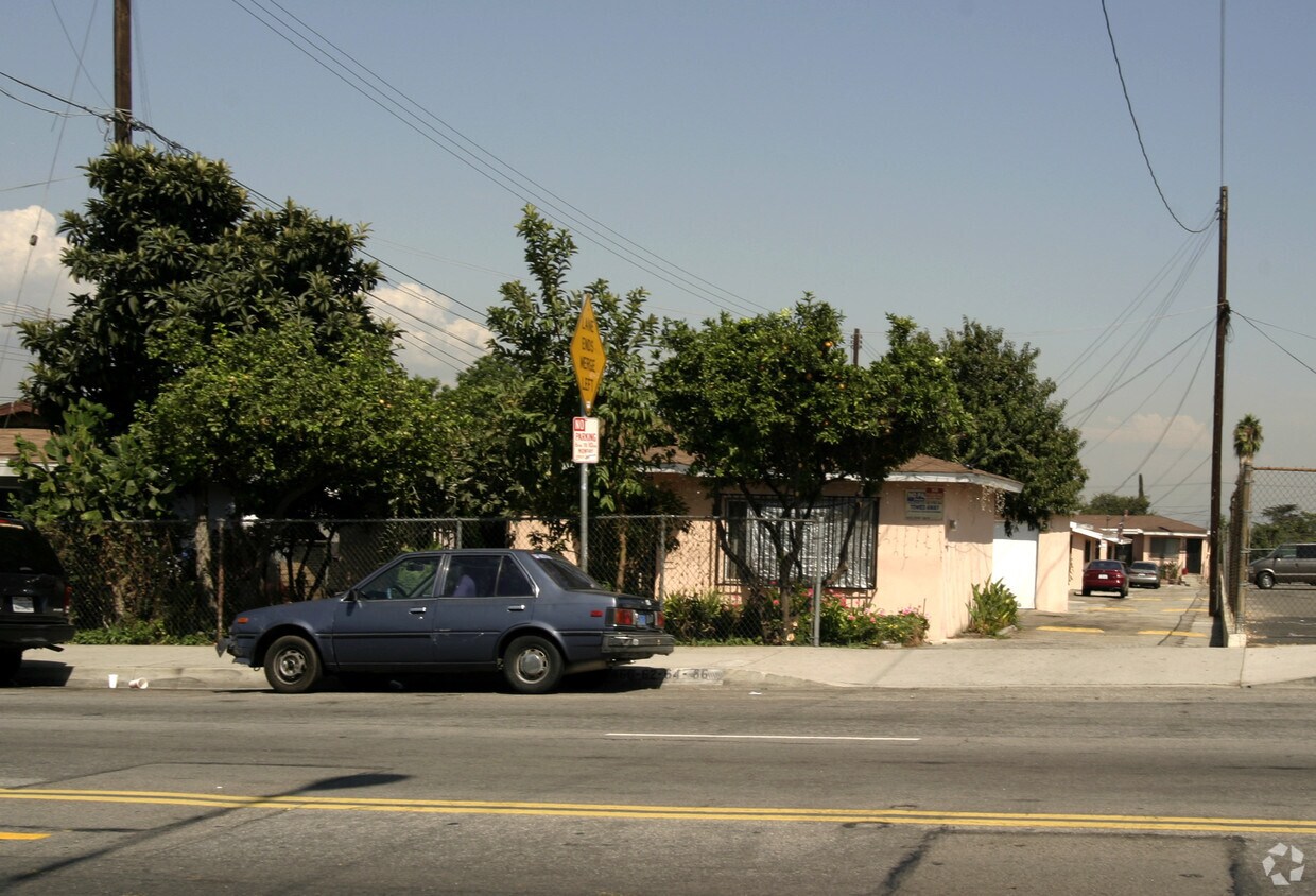 Primary Photo - 2460 Del Mar Ave