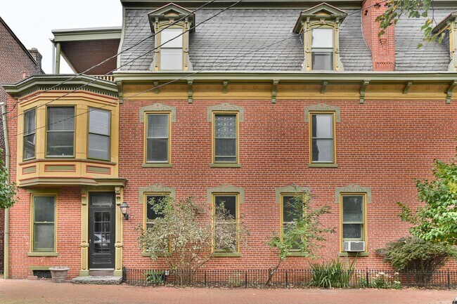 Foto del edificio - Charming 3 Bedroom on Verbeke St