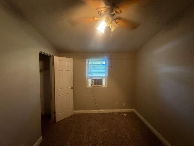 Building Photo - Newly Available 3 Bedroom
