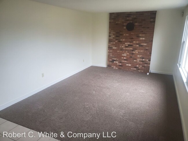 Building Photo - 131-133 Rethal St
