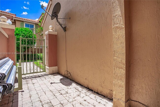 Foto del edificio - 10654 SW 7th St