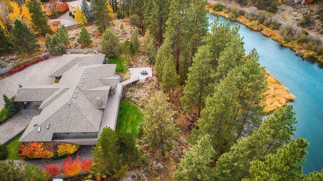 Building Photo - Stunning, one-of-a-kind luxury rental on t...