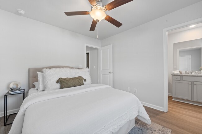 Foto del edificio - 100 Lakeview Estates Dr