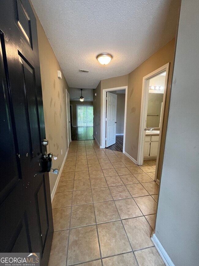 Building Photo - 87 Talbot Ct