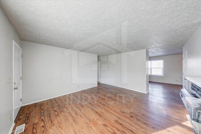 Foto del edificio - 8432 E 37th Pl