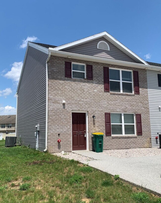 136 Delano Dr, Chambersburg, PA 17201 Townhome Rentals in