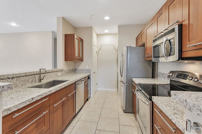 Building Photo - 2-Bedroom Condo in Prime Sunnyvale Location Near Tech Hubs
