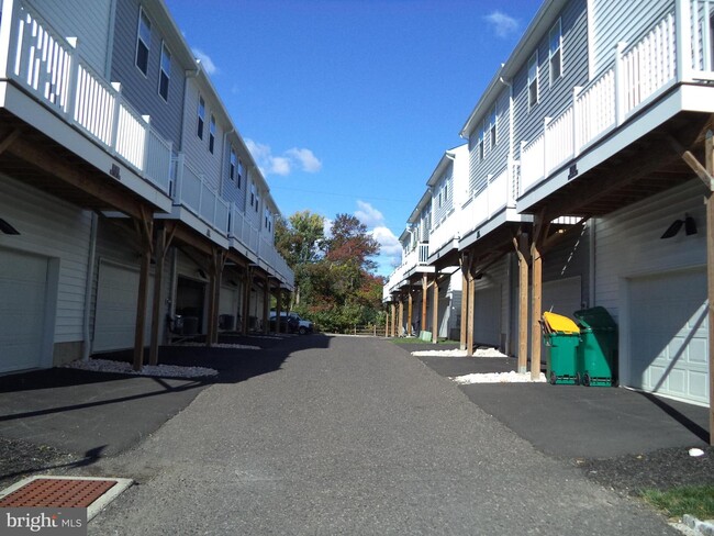 Building Photo - 1 Jessop Ln
