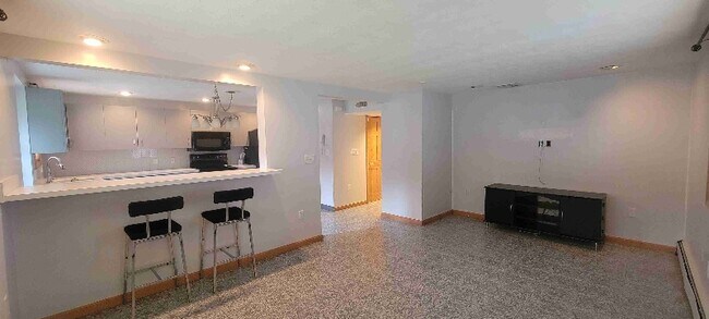 Building Photo - 120 Savage St