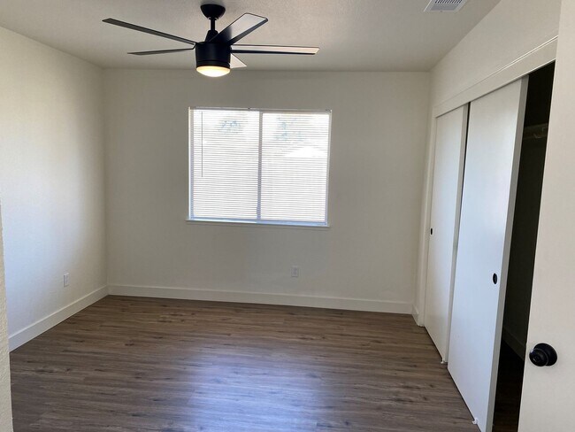 Foto del edificio - 5917 Stone Bridge Ln