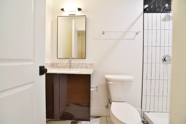 Building Photo - 30 W Broad St