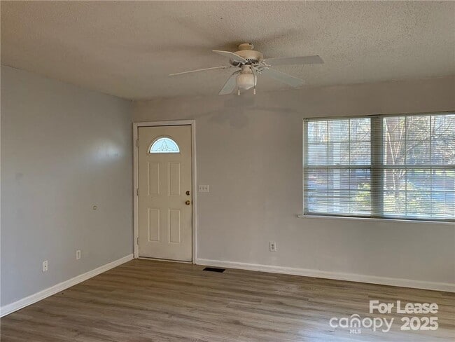 Building Photo - 104 Pepper Cir