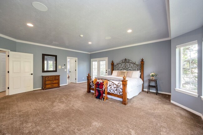 Building Photo - Immaculate Home for rent in gated cul-de-sac!