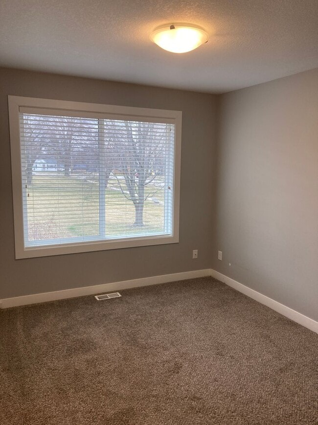 Building Photo - 916-918 9th Street