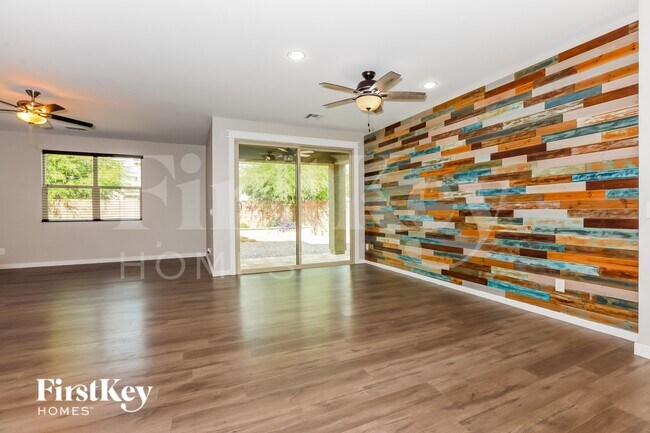 Foto del edificio - 732 Carlsbad Dr