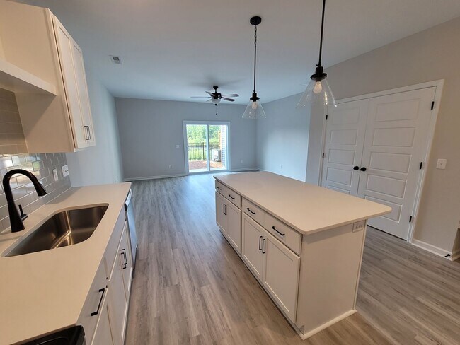 Foto del edificio - Modern townhome in beautiful Mallory Creek Subdivision