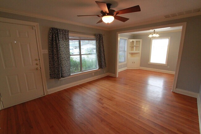 Foto del edificio - Quaint 3 Bedroom, 1 Bath Home in Brentwood...