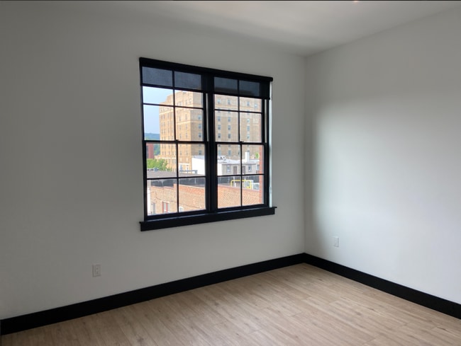 Building Photo - 41 Larry Holmes Dr
