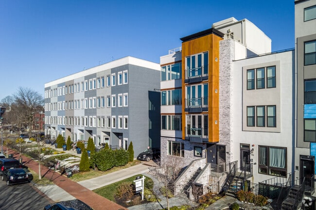 915-935 12th St NE - Off Twelfth