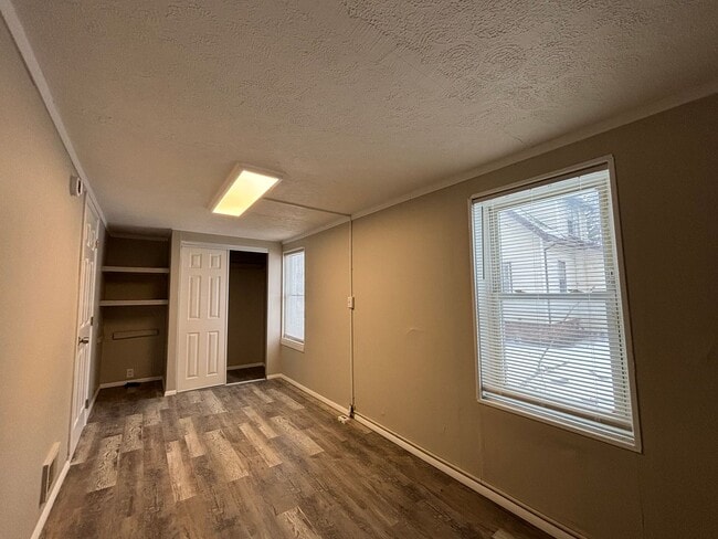 Building Photo - 3 Bedroom 1 Bath, Single Family Home, Lyell - Otis Neighborhood!