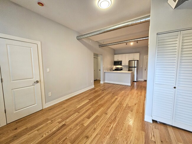 Foto del edificio - 1415 W Erie St
