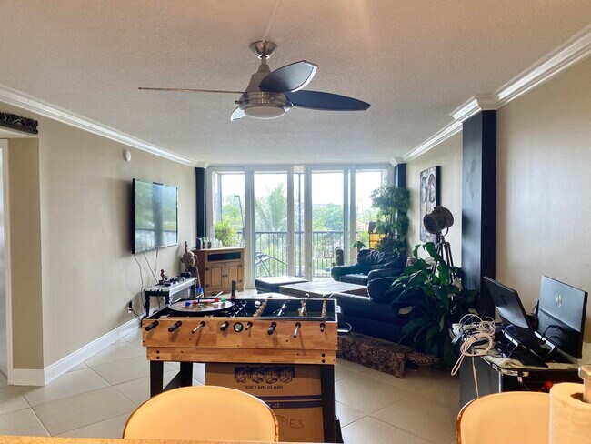 Foto del edificio - 14 Royal Palm Way